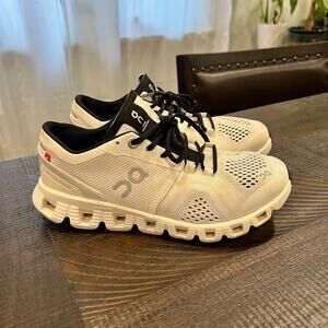 On cloud white and black running shoes women 5
